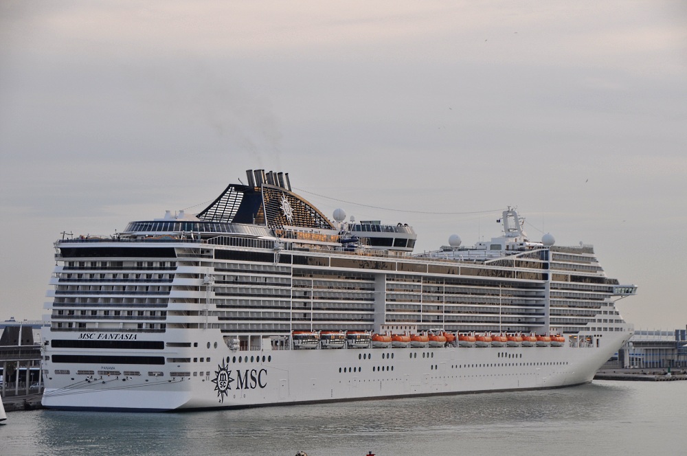 Ein Gigant am Kai copyright by peg