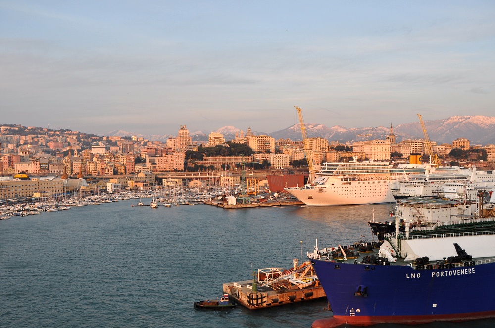 Genua_Hafenbetrieb copyright by peg