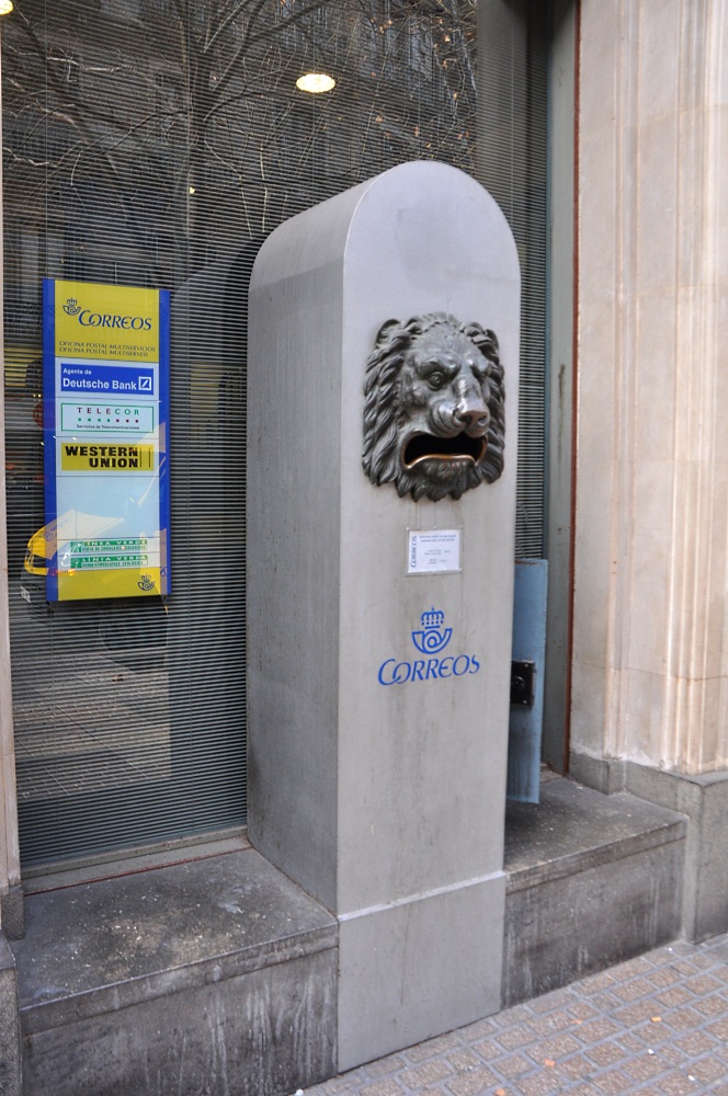 Barcelona, Briefkasten copyright by peter egelkraut