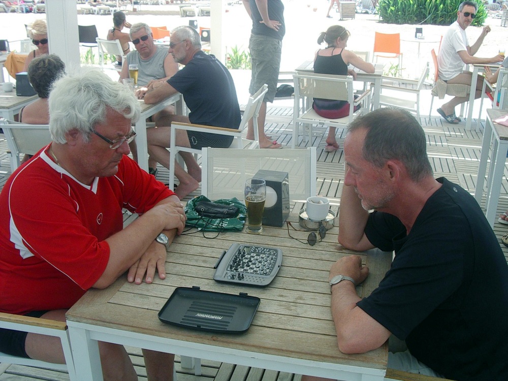 Draussen spielt es sich am schönsten copyright by peter naumann