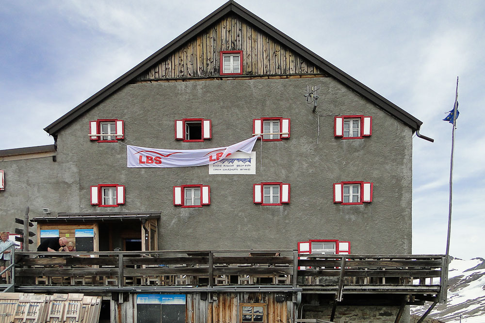 Das "Refugio" mit "schmückendem" LBS-Banner