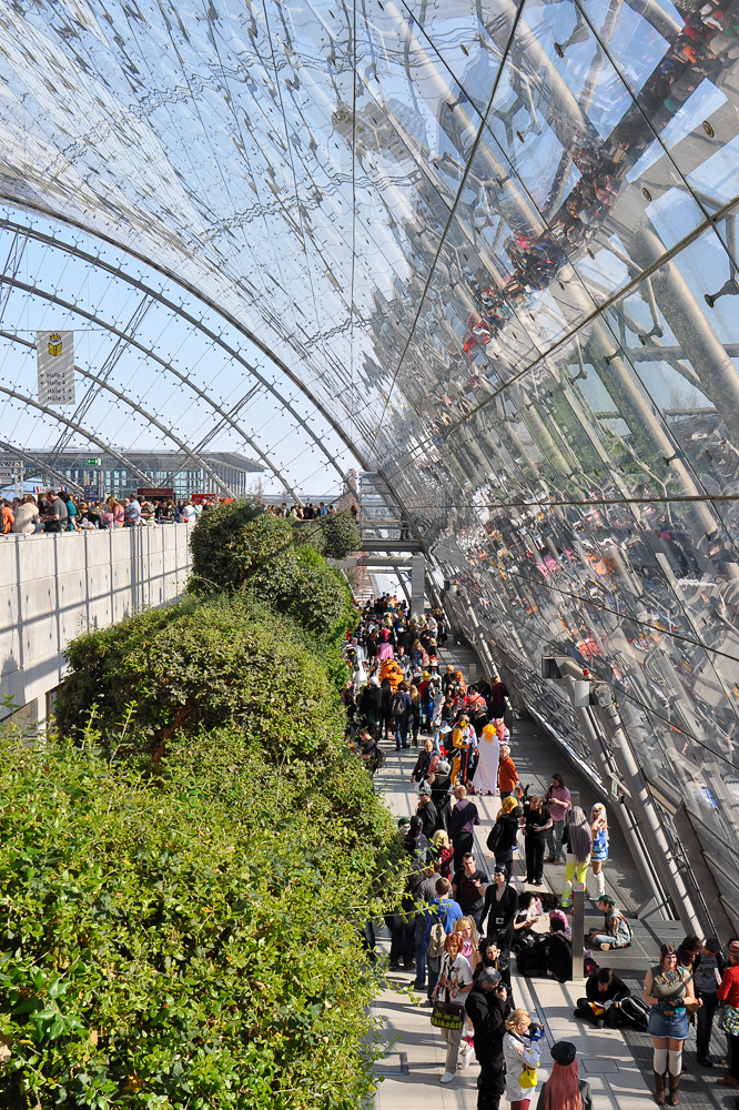 Die zentrale Glashalle der Neuen Messe